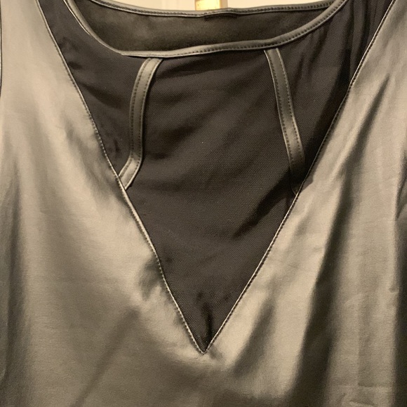 NWT faux leather sleeveless cropped top - Picture 4 of 7